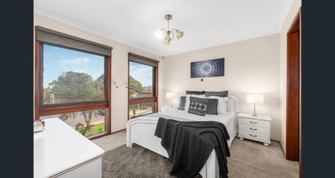 A Room In Mill Park - Palm Beach Accommodation 0
