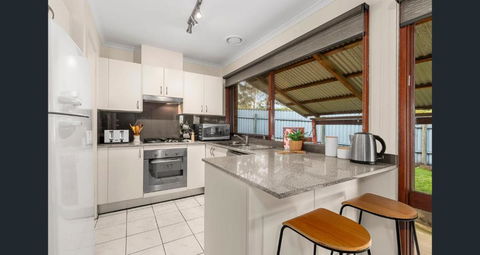 A Room In Mill Park - Palm Beach Accommodation 1