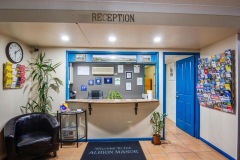Albion Manor - Palm Beach Accommodation 3