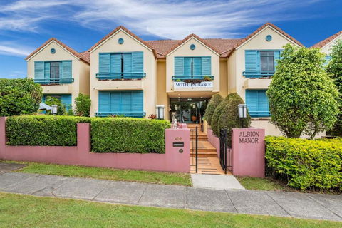Albion Manor - Palm Beach Accommodation 0