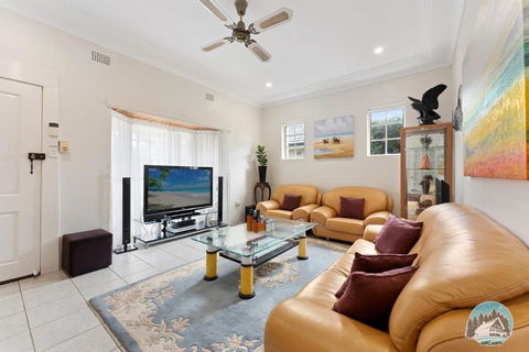 Aircabin - Blakehurst - Spacious - 5 Beds House - Palm Beach Accommodation 0