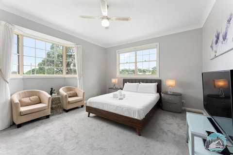 Aircabin - Blakehurst - Spacious - 5 Beds House - Palm Beach Accommodation 1