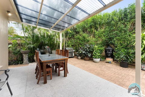 Aircabin - Blakehurst - Spacious - 5 Beds House - Palm Beach Accommodation 4
