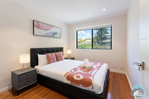 Aircabin - Eastwood - Luxury - 4 Bedrooms House - Palm Beach Accommodation 4