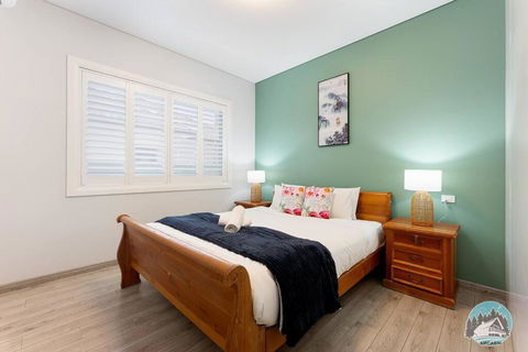 Aircabin - Fairfield - Modern - 6 Bedrooms House - Palm Beach Accommodation 2
