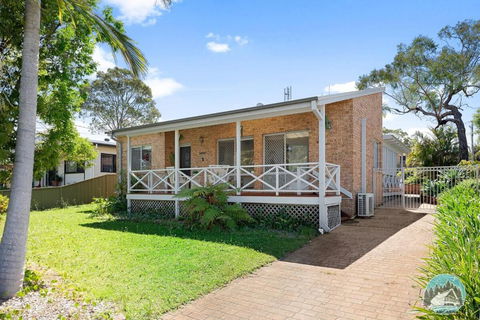 Aircabin - Gorokan - Comfy - 4 Beds Holiday House - Palm Beach Accommodation 0