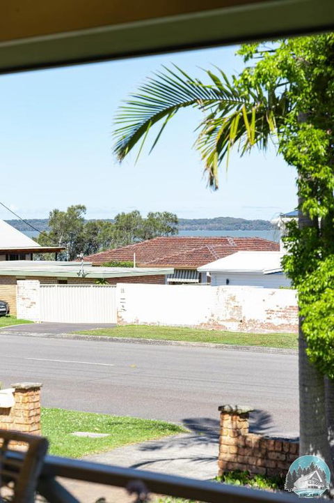 Aircabin - Gorokan - Comfy - 4 Beds Holiday House - Palm Beach Accommodation 1