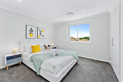 AirCabin - Norwest - Luxury Lovely - 4 Beds House - Palm Beach Accommodation 3