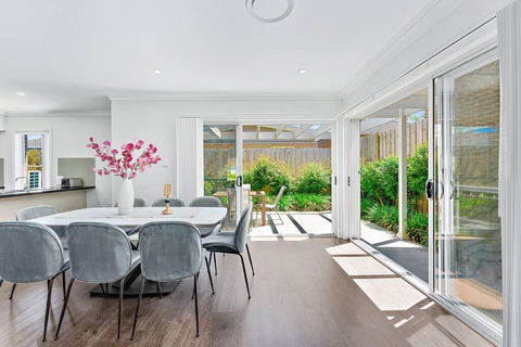 AirCabin - Norwest - Luxury Lovely - 4 Beds House - Palm Beach Accommodation 2