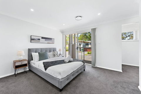 AirCabin - Norwest - Luxury Lovely - 4 Beds House - Palm Beach Accommodation 4