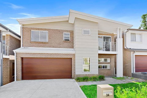 AirCabin - Norwest - Luxury Lovely - 4 Beds House - Palm Beach Accommodation 1
