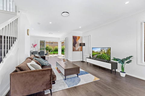AirCabin - Norwest - Luxury Lovely - 4 Beds House - Palm Beach Accommodation 0