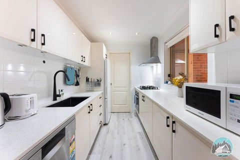 Aircabin - Seven Hills - Lovely - 3 Beds Townhouse - Palm Beach Accommodation 2