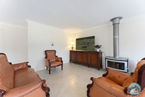 Aircabin - Wyong Creek - Comfy Rural Retreat House - Palm Beach Accommodation 1