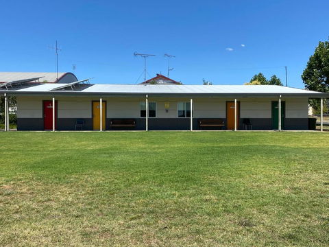 Airfield Tourist Park Temora - Palm Beach Accommodation 0