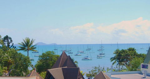Airlie Beach Apartments - Palm Beach Accommodation 0