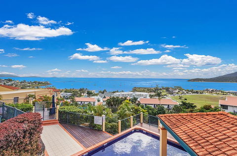 Airlie Hasta Manana - Palm Beach Accommodation 3