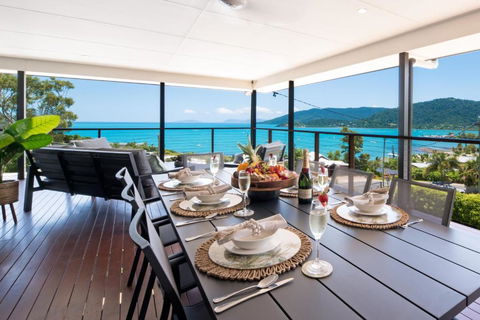 Airlie Oasis - Palm Beach Accommodation 0