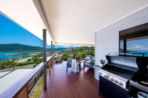 Airlie Oasis - Palm Beach Accommodation 4