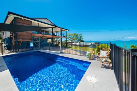 Airlie Oasis - Palm Beach Accommodation 2