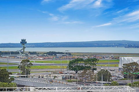 Airport And Waterview Retreat - Palm Beach Accommodation 0