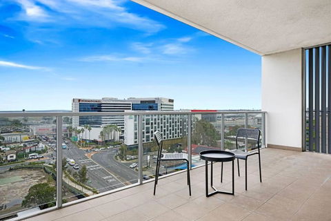 Airport And Waterview Retreat - Palm Beach Accommodation 4