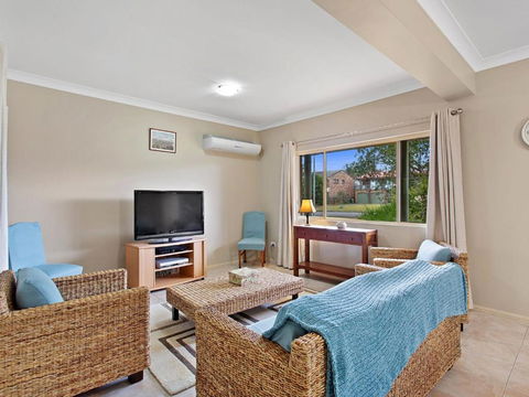 Ajax Avenue 6 - Palm Beach Accommodation 0
