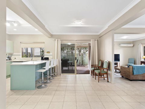 Ajax Avenue 6 - Palm Beach Accommodation 2
