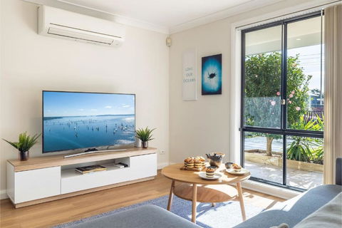 Akoya House 122 Tomaree Rd Pet Friendly Linen Air Conditioning WiFi And Boat Parking - Palm Beach Accommodation 3