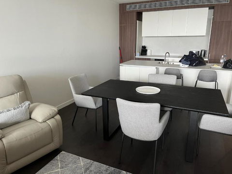 AKS Honeysuckle - Palm Beach Accommodation 1