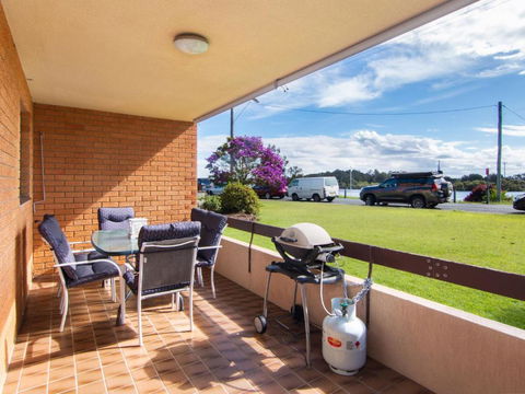 Akuna 3 Ground Floor Opposite Wallis Lake - Palm Beach Accommodation 2