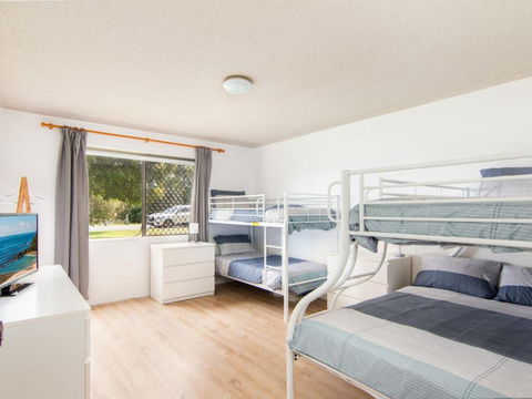 Akuna 3 Ground Floor Opposite Wallis Lake - Palm Beach Accommodation 4