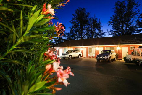 Akuna Motor Inn And Apartments - Palm Beach Accommodation 0