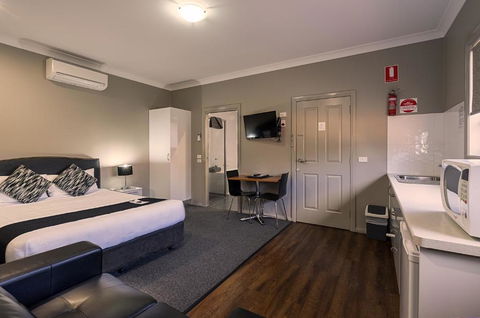 Akuna Motor Inn And Apartments - Palm Beach Accommodation 3