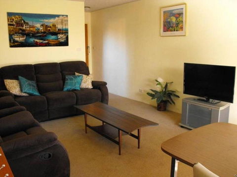 Akuna 8 - Palm Beach Accommodation 1