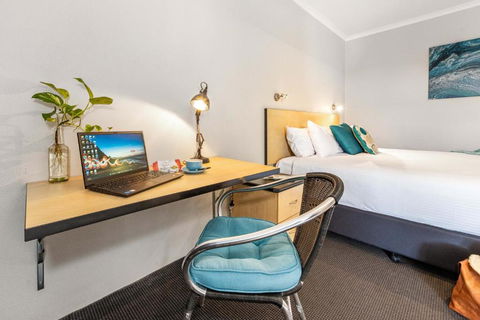 Alara Motor Inn - Palm Beach Accommodation 2