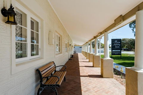 Albany Holiday Units - Palm Beach Accommodation 2