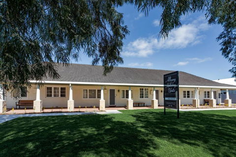 Albany Holiday Units - Palm Beach Accommodation 0