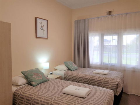 Albany Holiday Units - Palm Beach Accommodation 4