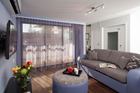 Albany Waves - Palm Beach Accommodation 3