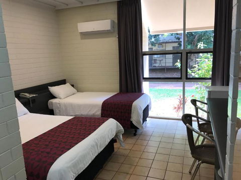 Albatross Bay Resort - Palm Beach Accommodation 0