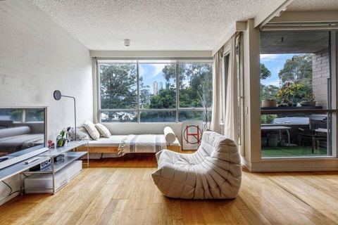 Albert Park Hideaway - A Peaceful Leafy Locale - Palm Beach Accommodation 0