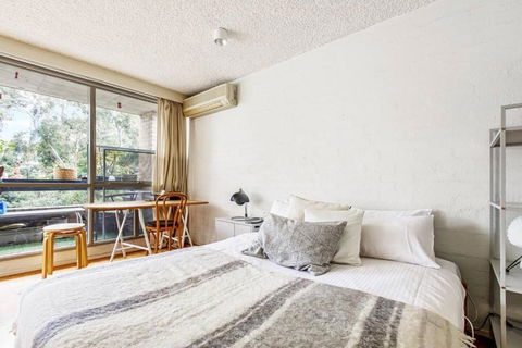 Albert Park Hideaway - A Peaceful Leafy Locale - Palm Beach Accommodation 3