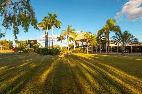 Albert Park Motor Inn-KING BEDS-POOL-SHADED PARKING - Palm Beach Accommodation 0