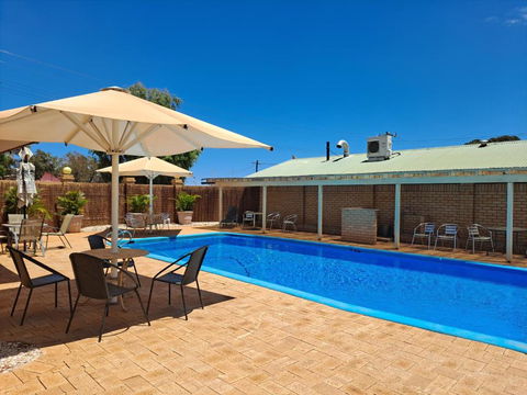 Albion Hotel - Palm Beach Accommodation 2