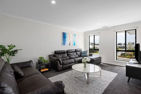 Albury Oasis - Palm Beach Accommodation 2