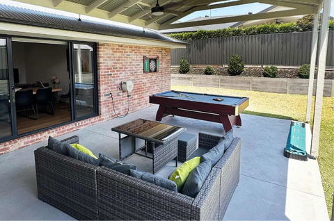 Albury Oasis - Palm Beach Accommodation 0