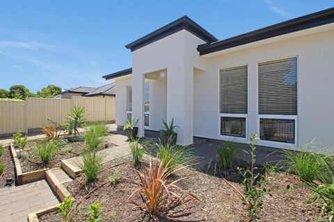 Aldinga Beach Experience - C21 SouthCoast Holidays - Palm Beach Accommodation 2