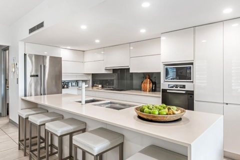 Alex Beach House - Palm Beach Accommodation 2