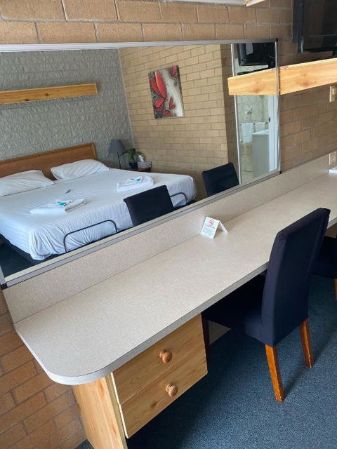 Alexander Motor Inn - Palm Beach Accommodation 3